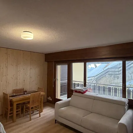 Apartment Cozy, In Out